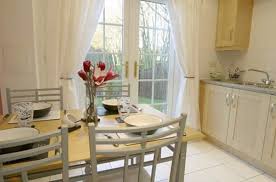 Genellikle fransız dantel işlemelerin kullanıldığı bu modellerde, tül evinizin tamamlayıcısı tül perdeler içerisinde yerini almaya başlayan bu kruvaze perdeler, firmamızda üstün dikim işçiliği ve montaj kalitesi ile sizlere. 2019 2020 Mutfak Perde Modelleri Ve Fiyatlari Kombin Kadin