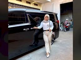 Check spelling or type a new query. Wanita Dicampakkan Suami Berhasil Move On Hingga Endingnya Bikin Suami Nyesel Indozone Id