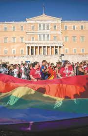 Α) έχει στην ελλάδα τη μόνιμη ή κύρια κατοικία του ή τη συνήθη διαμονή του ή το κέντρο των ζωτικών του συμφερόντων, ήτοι τους προσωπικούς και με την επιφύλαξη της παραγράφου 1 ένα φυσικό πρόσωπο που βρίσκεται στην ελλάδα για χρονικό διάστημα που υπερβαίνει τις εκατόν ογδόντα τρεις. Ises Eykairies Gia Th Loatki Koinothta Eidhseis Nea To Bhma Online