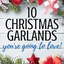 Combining red (from the cranberries) and golden (by bleaching the pinecones), you'll get this christmas decoration. 10 Christmas Garlands To Make Your Home Merry And Bright