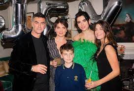 Dukagjin lipa (father) date of birth: Singer Dua Lipa And Her Family Parents Siblings Boyfriend Bhw Dua Lipa Singer