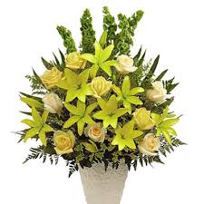 Like we said above, each flower delivered in a box is cut right at the source and carefully packed to they stay gorgeous on their journey to you or your recipient. Ftd Golden Memories Funeral Flowers Arrangement