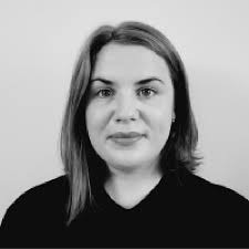 Karen Alvey's Instagram, Twitter & Facebook