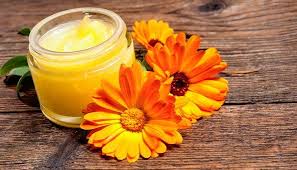 Ringelblumensalbe Hat Eine Entzundungshemmende Wirkung Die Salbe Eignet Sich Daher Sowohl Um Wunden Zu H Salbe Ringelblumensalbe Selber Machen Krautermedizin