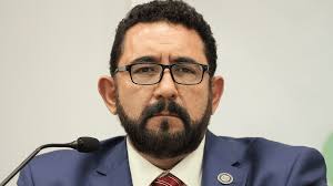 Ulises Lara y la polémica sobre su título