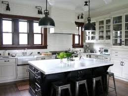 Meletakkan kipas angin di kamar mandi akan membantu menghilangkan bau dan kuman ke luar kamar mandi. Dapur Kecil Seperti Dapur Chef Regina Realty