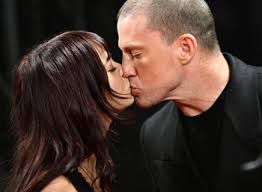 Odważne sceny, mocne postaci i wspaniały klimat przełomu lat 80. i 90.  Historia "Lady Love" to jednak dużo więcej [RECENZJA]