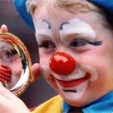 Engelsiz Zihinler Adli Kullanicinin Yuz Boyama Sanati Panosundaki Pin Yuzler Egitim