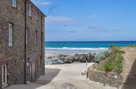 Family owned and operated since 1948, we invite you to stay with us and enjoy a relaxing vacation on the beach. Holiday Cottages Right By The Beach
