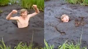 incredible man stucks in quicksand