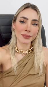 Los tiempos muertos 💀, nunca deben de ser aburridos 💃🏼!!! Con  @AmazonMusic me la paso bien donde sea, aprovecho para cantar. Escuchar  podcast y hasta meditar 🧘🏼‍♀️. Descárgalo totalmente gratis por 3 ...