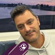 Os direitos e deveres no condomínio são estabelecidos por lei, mais  precisamente no Código Civil, que estabelece normas e regras para moradores  e proprietários. De modo geral, esses direitos e deveres no