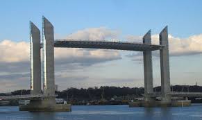 Sous certains angles, le pont semble incroyablement raide. Le Plus Haut Pont Levant D Europe Inaugure A Bordeaux