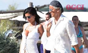 Produced 27 november 1964) is an italian soccer manager and former footballer who's now with no team. Foto Ecco La Nuova Fiamma Di Mancini Inter Calciomercato Com