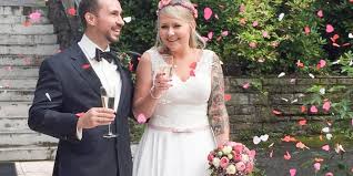 Heute, am vierten hochzeitstag des paares, teilt die sängerin einige der schönsten augenblicke der feier. Unsere Susse Sannabride Claudia Sanna Lindstrom