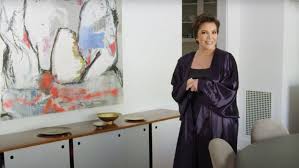 Kristen mary «kris» jenner), в девичестве — хо́утон (англ. The Kris Jenner Master Class How To Take Brands From Low To High Status Lbbonline