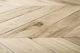 Le parquet point de hongrie est caractérisé par un motif à base de lames disposées les unes par rapport aux autres en chevrons. Point De Hongrie Opera Pierre Et Parquet