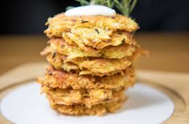 Leckere Kartoffelpuffer Mit Joghurt Knoblauchsauce Inklusive Backofen Variante Jeff S Finest Rezept Kartoffelpuffer Lecker Knoblauchsauce