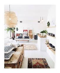 A boho chic living room with rich textures and woven pendant lamp. Inspiration Deco Boheme Du Jour Pinterest Interior4all Interiorblogger Livingroomdecor Livingroomin European Home Decor Modern Interior Decor Home Decor