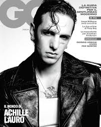 Con la loro ossessione verso l'ottimizzazione delle performance personali,  podcaster e streamer hanno inaugurato un nuovo standard di bellezza  maschile: abbronzato, muscoloso e con una mascella incredibilmente  squadrata. «Non esiste più uno