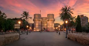 Torres de Serranos: Vistas Panorámicas de la Antigua Muralla de Valencia