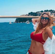 A young female reporter returns to iran to care for her ailing mother, but is soon drawn into reporting on a forbidden. Roxana Potter Roxanapotter111 Twitter