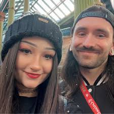 When do anterior placenta moms start feeling movement?