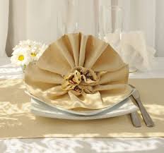 Pliage serviette papier 2 couleurs. Pliage De Serviettes Facile Et Deco En 82 Idees Pour Debutants