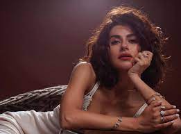 Ask anything you want to learn about nesrin cavadzade √ by getting answers on askfm. Kadrajdakiler Zarafetiyle Meydan Okuyan Bir Oyuncu Nesrin Cavadzade Independent Turkce