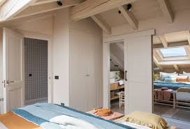 A mi que me gusta cambiar tantas veces de muebles y re decorar mi casa, es un mueble que se adapta a cualquier cambio.5. Cambiar Las Puertas De Casa