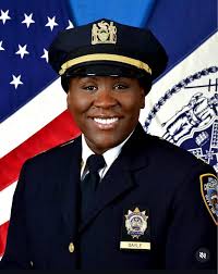 Our very own Lynnae Brown is @fox5ny 's Hero of the Day! 🎉Lynnae is the  director of our Howie the Harp Advocacy center, a facility training those  with lived mental health experience