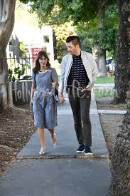 Jonathan silver scott (born 28 april 1978) is a canadian reality television personality, construction contractor, illusionist, and television and film producer. Zooey Deschanel Dating Property Brothers Star Jonathan Scott After Split See Pda Pics Zooey Deschanel Jonathan Scott Jonathan