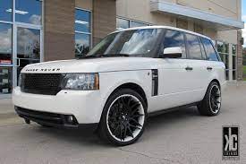 Range Rover Mounted With 22x10 0 Forgiato Maglia Wheels Custom Finished In Matte Black With White Centers Range Rover Supercharged White Suv Range Rover Black