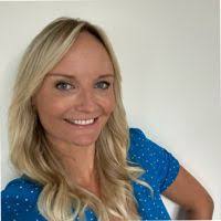 Sarah Acker's Instagram, Twitter & Facebook