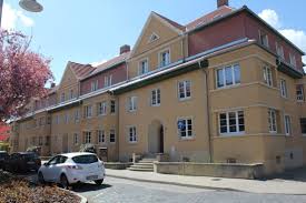 Diese kleine, gemütliche wohnung liegt im dachgeschoss eines mehrfamilienhauses mit 6 wohneinheiten im zentrum des mittelalterlichen stadtkerns mit einem. 3 Zimmer Wohnung Zu Vermieten Magdestieg 5 06618 Naumburg Naumburg Saale Mapio Net