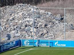 Es ist wir trauern mit unseren fans und mitgliedern und allen menschen, die schalke 04 die treue halten in. Schalke 04 Trudelt Richtung Abstieg Ubrig Bleibt Ein Trummerhaufen Fussball