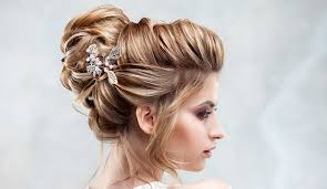 Sono acconciature semplici e veloci per capelli medi, corti e lunghi. Le Acconciature Matrimonio Piu Cool Del 2021 Per Capelli Lunghi E Corti