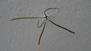 Häufig möchte man unter dem wechselschalter noch eine steckdose installieren. Deckenleuchte An 2 Phasen Klemmen