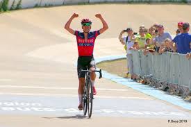While van der poel's lead continued to grow, the trio of pidcock, vanthourenhout and van aert continued to fight for the two remaining spots on the podium. Thomas Pidcock L Autre Phenomene Avec Evenepoel La Next Gen Eclot