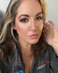 Larissa Stanley's Instagram, Twitter & Facebook