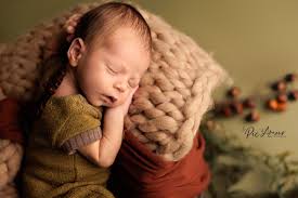 Chaque parent vient au monde en même temps que son premier enfant." Ernest  Kramer Maquillage : @laetitiamakeup Coiffure : @melaniemeyiercoiffure 📸  Photographe dans l'Hérault et le Gard ...