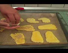 Whisk the flour, sugar, salt, and baking powder together in a medium mixing bowl. Video Fingertips Und Kasefusse Rezept Fur Diese Lustige Leckerei