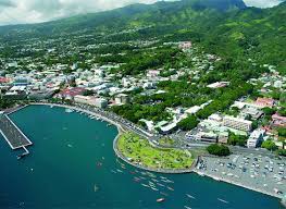 Esistono diverse traduzioni di questo toponimo attestate in diverse opere, tra cui l'«acqua in forma di cesta», l'«acqua della cesta», la «cesta d'acqua» e il «paniere dell'acqua». Papeete Sehenswurdigkeiten