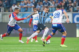 1 day ago · o grêmio enfrenta o bahia, neste sábado (21), pela 17ª rodada do campeonato brasileiro.a partida, que ocorrerá na arena do tricolor em porto alegre, está marcada para às 19 horas. Jornal Bom Dia Noticias Noticias Gremio X Bahia Decisao Sera Na Fonte Nova