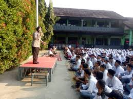 Smkn 6 kota tangerang selatan yang lebih sering disebut smkn 6 tangsel / nemtas adalah sekolah menengah kejuruan ke 6 di jajaran sekolah menegah negeri yang ada di wilayang kota tangerang selatan.smkn 6 kota tangerang selatan memiliki 3 kompetensi keahlian yaitu teknik komputer dan jaringan (tkj), rekayasa perangkat lunak (rpl) dan produksi dan siaran program[. Kasat Binmas Polres Tangsel Penyuluhan Di Smkn 1 Tangsel Polres Tangerang Selatan