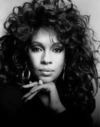 Biography - Mary Wilson