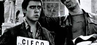 The satire concerns both the wealthy and the poor, as well as poli. I Mostri Su Rete 4 Il Film Con Tognazzi Gassman Curiosita Sulla Produzione Oggi 15 Agosto 2018