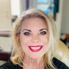 Nicole Tidmore's Instagram, Twitter & Facebook