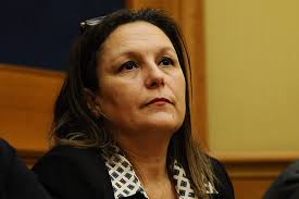 EL GOLPE A LA PUERTA, EL VIRUS ADENTRO