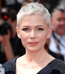 Irina Shayk S Latest Beauty Look Is Honestly Just Unfair Celebrity Short Hair Michelle Williams Hair Super Short Hair